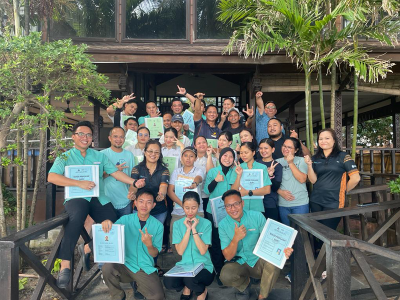 Sutera Mantanani SLDN Perantis group photo after finish their PPL final exam